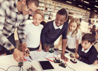 Librarian and youth in makerspace programming