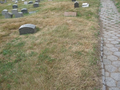 Photo of unmarked grave of Woolson Morse