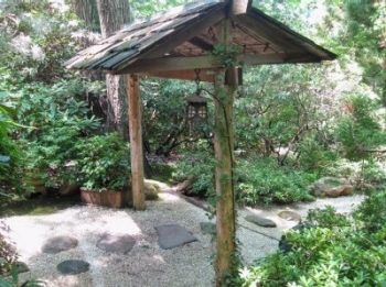 pathway-strollgarden-jkingny pathway-strollgarden-jkingny